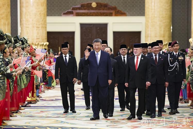 习近平与马来西亚最高元首苏丹·易卜拉欣会晤